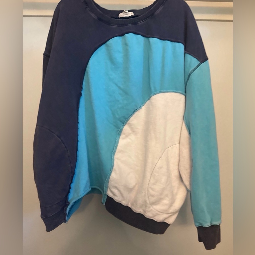 BlueVelvet Colorblock Sweatshirt in Blue and White with Pockets Large - Picture 2 of 9